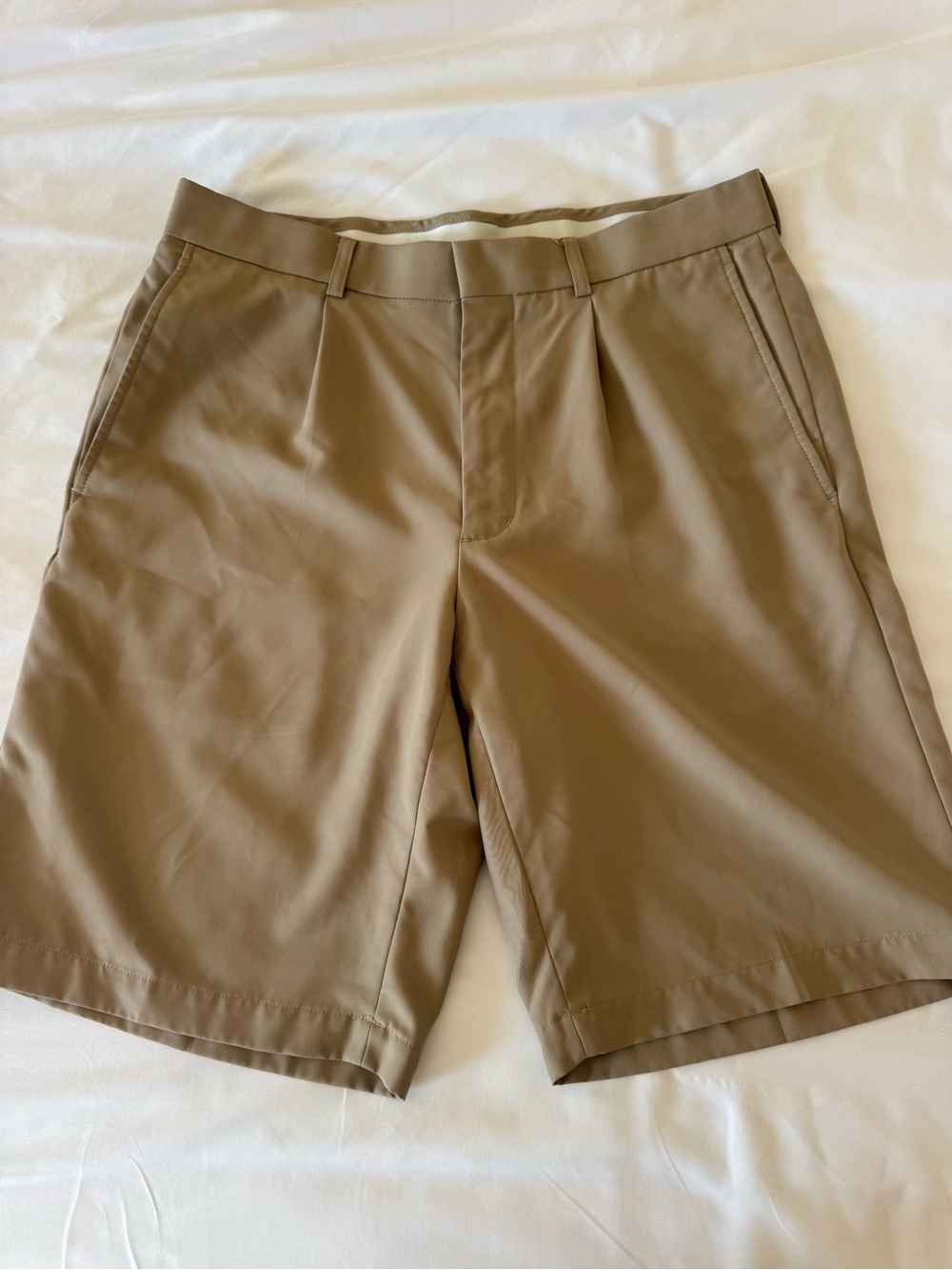 Walter Hagen Khaki Golf Shorts Men's Size 32 Performance Flat Front